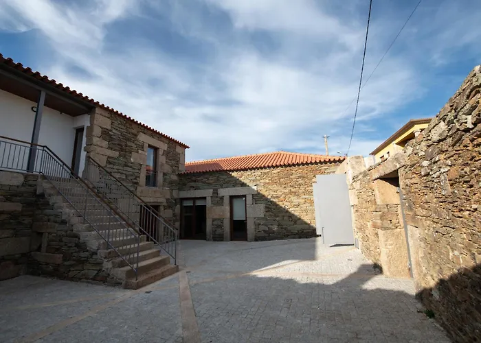 Casa De Tras-O-Muro